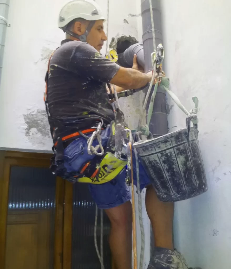 expertos en trabajos verticales en las palmas