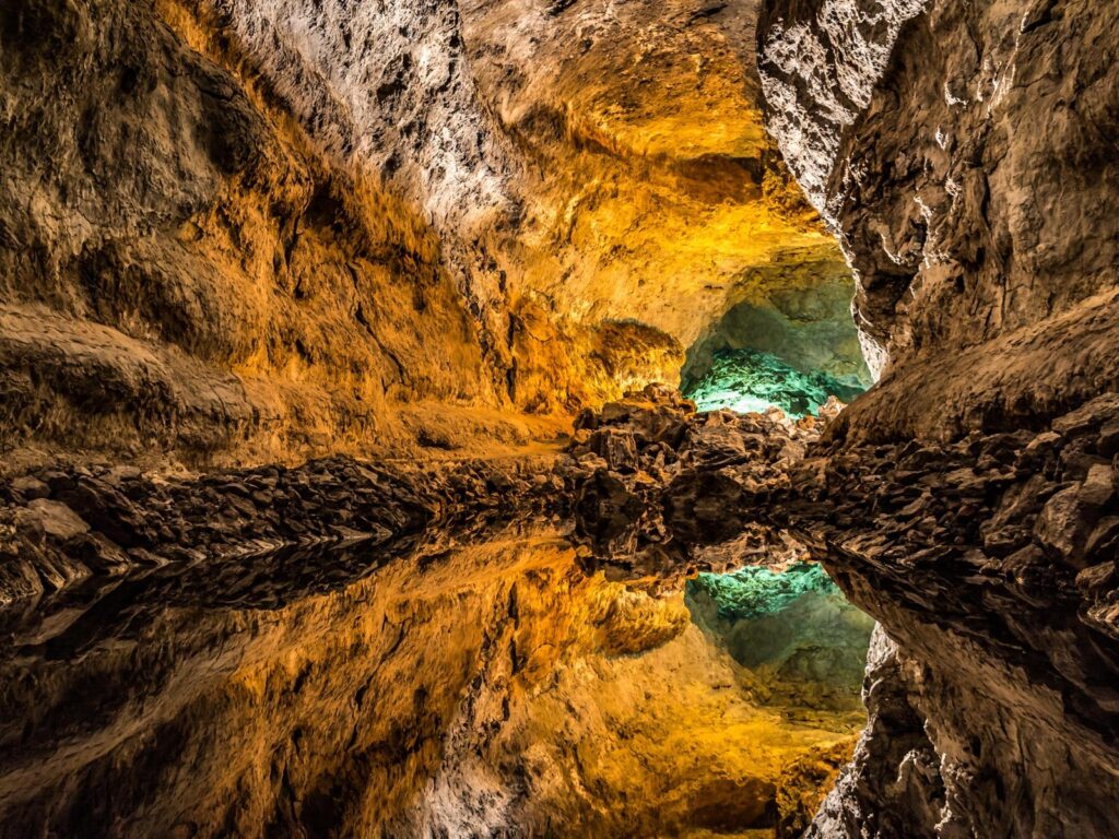 descubre el secreto cueva de los verdes en lanzarote
