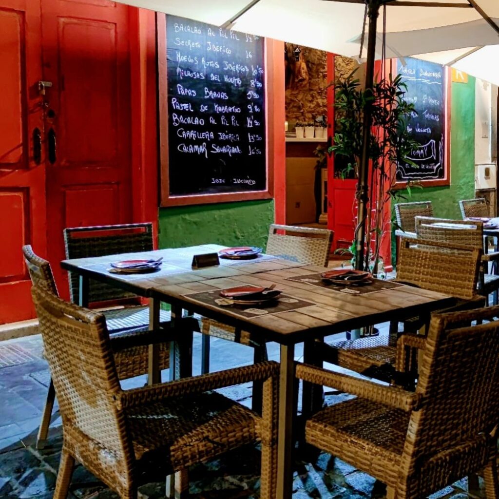descubre los bares tipicos de canarias tradicion y sabor en cada esquina