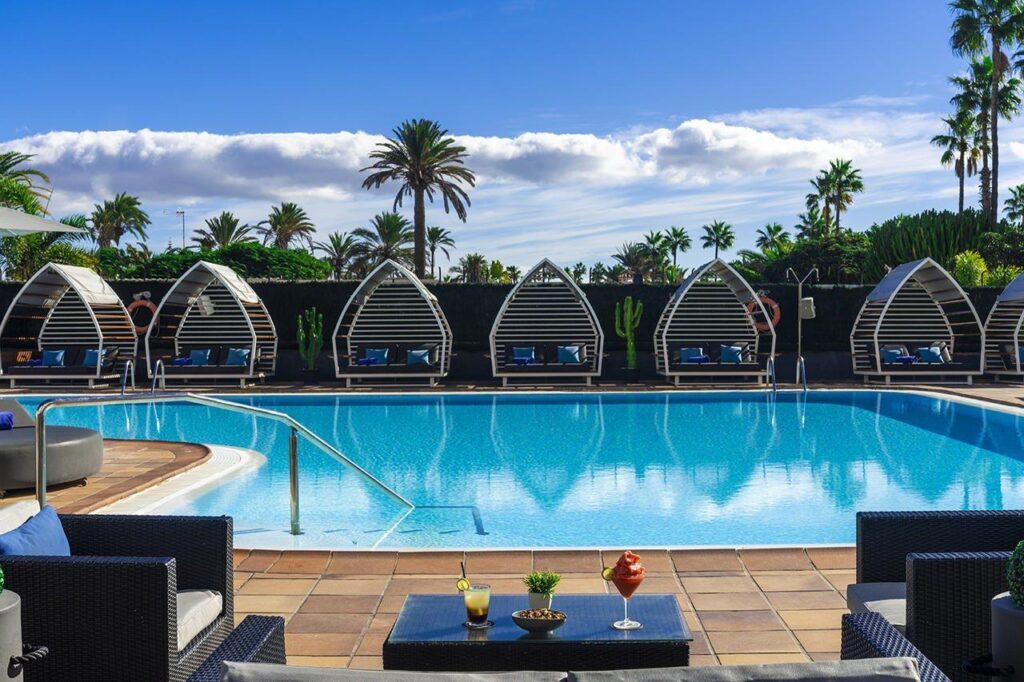 guia completa de axelbeach maspalomas para una escapada perfecta